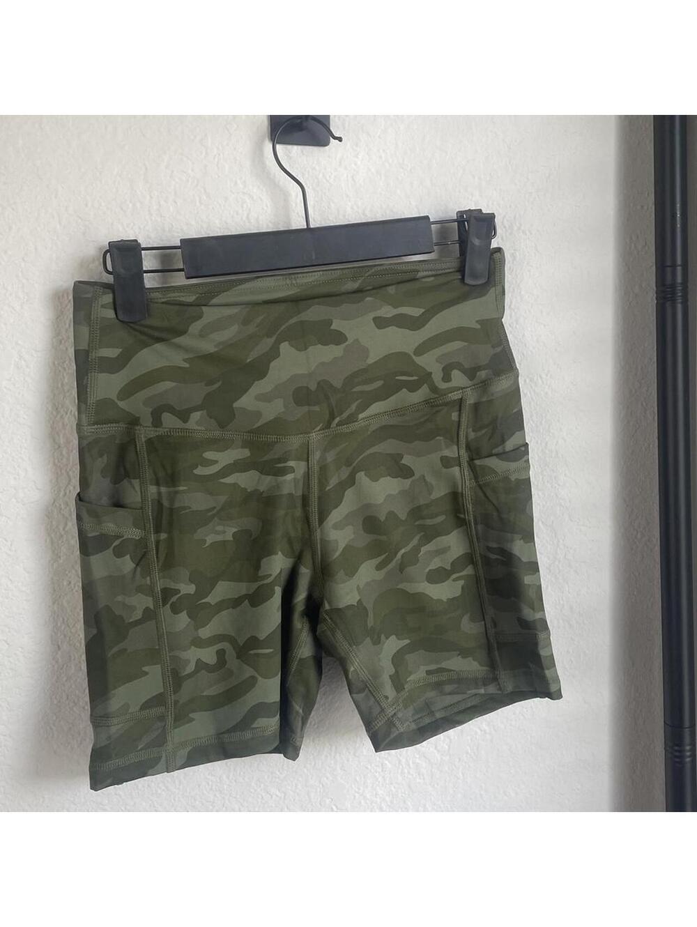 Green Camo Spandex Workout Shorts with Pockets, Size Small